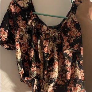 Half shirt tie in the front of the shoulder shirt